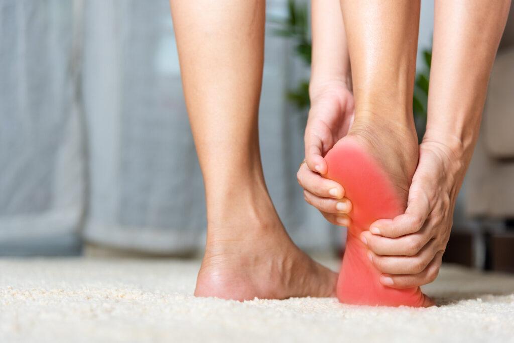 Fußschmerzen bei einer jungen Frau